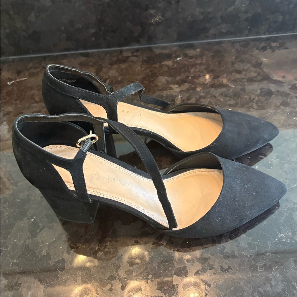 Kelly & Katie Black Suede Heels- block heel, gently used